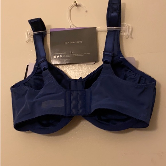 NWT Bali Minimize Bra up to 1 3/4” - Picture 4 of 4